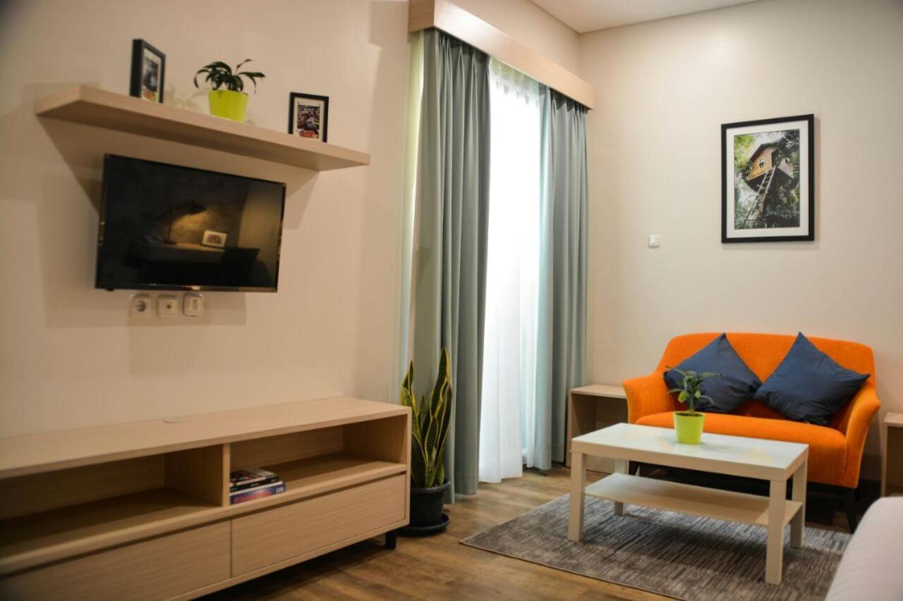Treehouse Suites - Boutique Serviced Apartment Джакарта Экстерьер фото