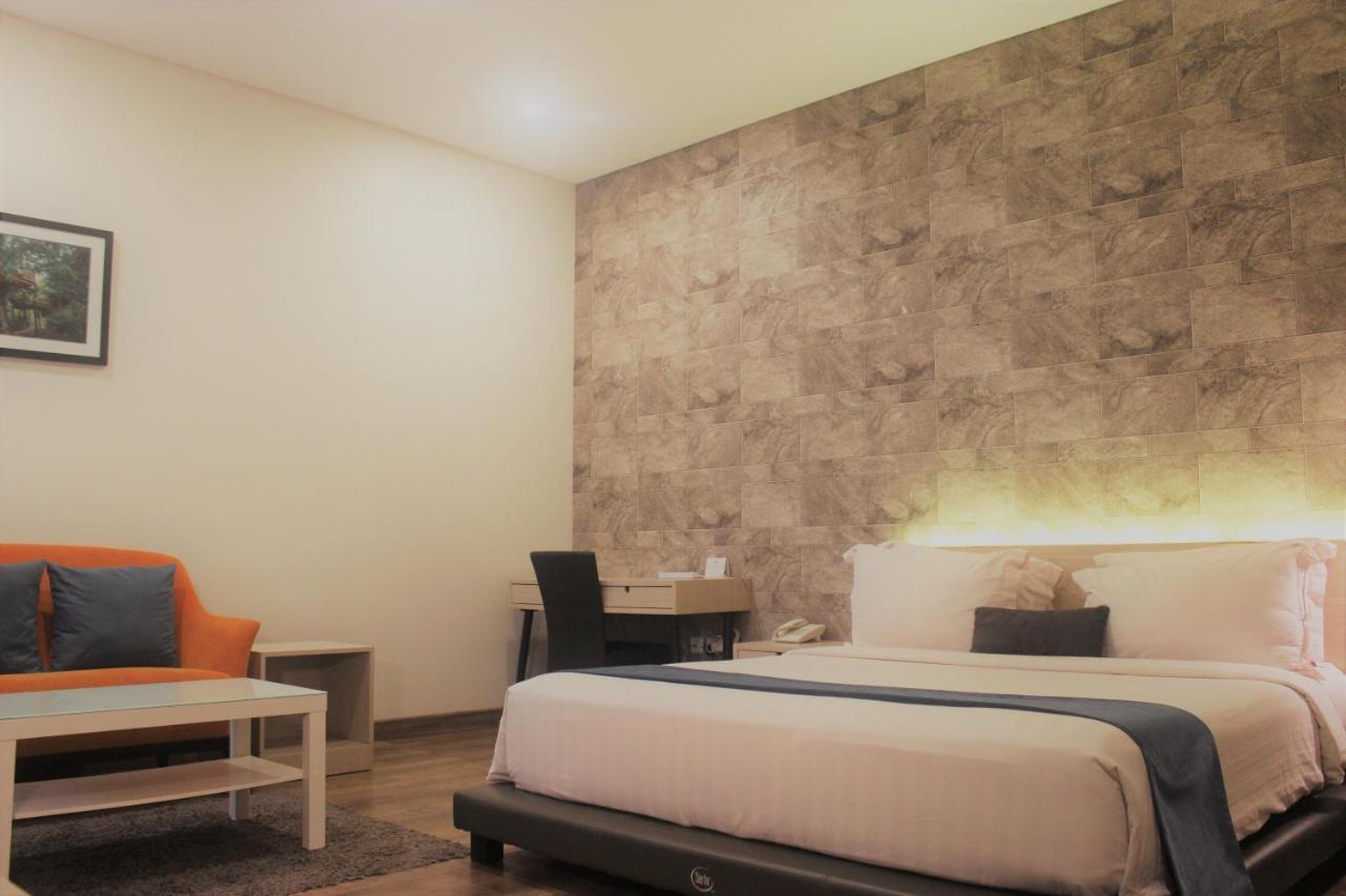 Treehouse Suites - Boutique Serviced Apartment Джакарта Экстерьер фото