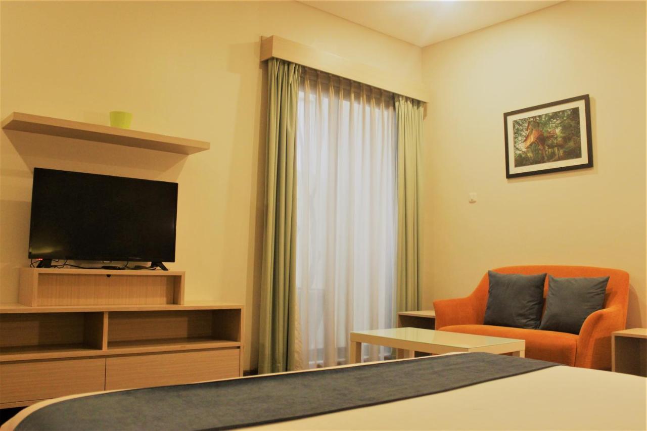 Treehouse Suites - Boutique Serviced Apartment Джакарта Экстерьер фото