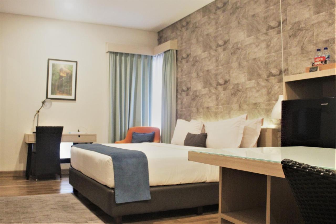 Treehouse Suites - Boutique Serviced Apartment Джакарта Экстерьер фото