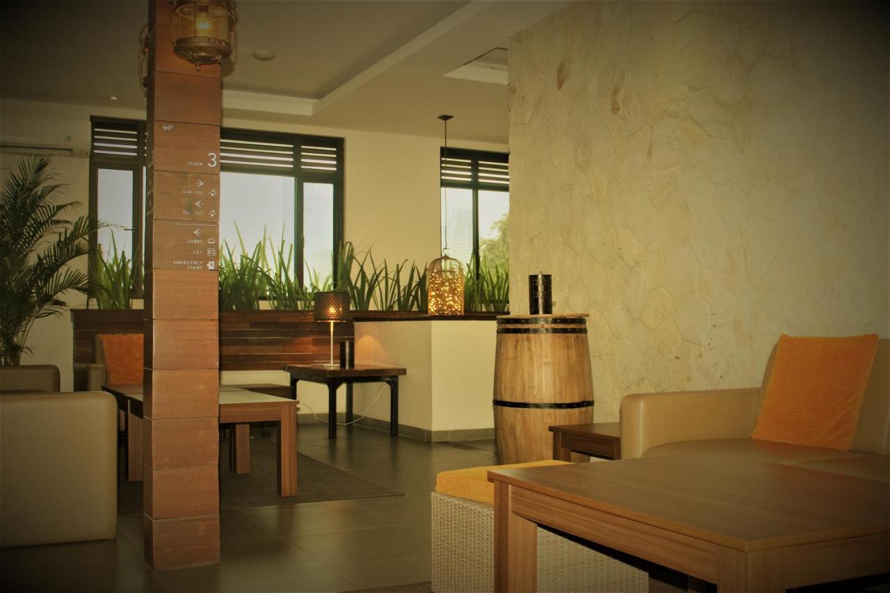 Treehouse Suites - Boutique Serviced Apartment Джакарта Экстерьер фото