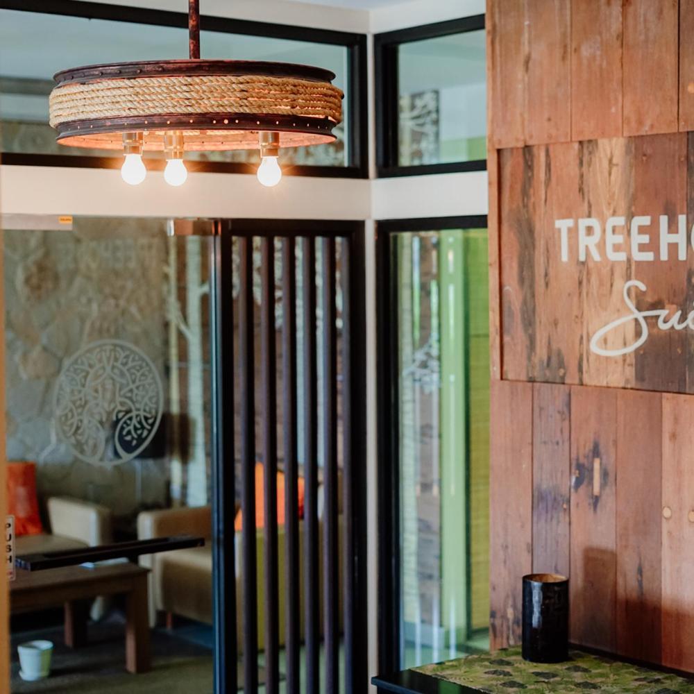 Treehouse Suites - Boutique Serviced Apartment Джакарта Экстерьер фото