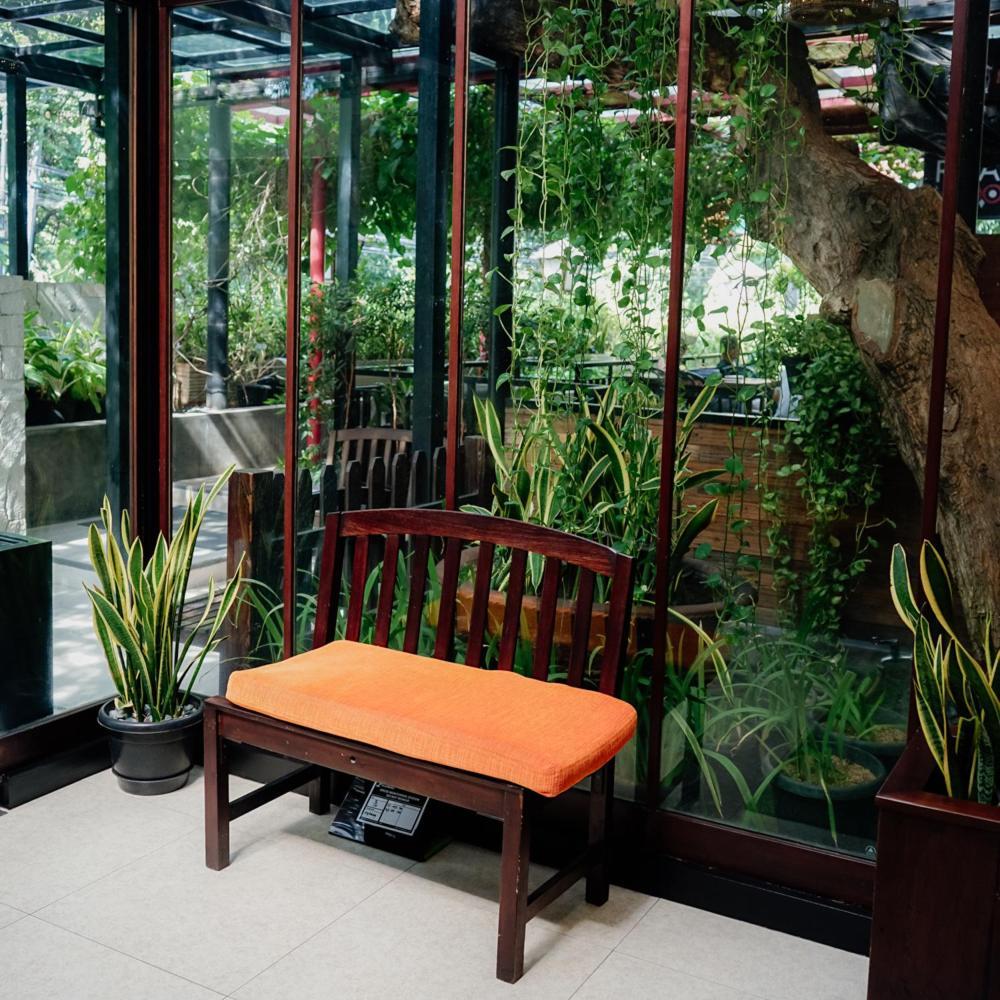 Treehouse Suites - Boutique Serviced Apartment Джакарта Экстерьер фото