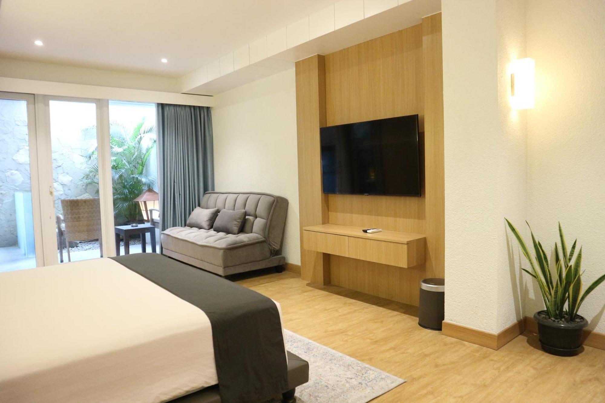 Treehouse Suites - Boutique Serviced Apartment Джакарта Экстерьер фото
