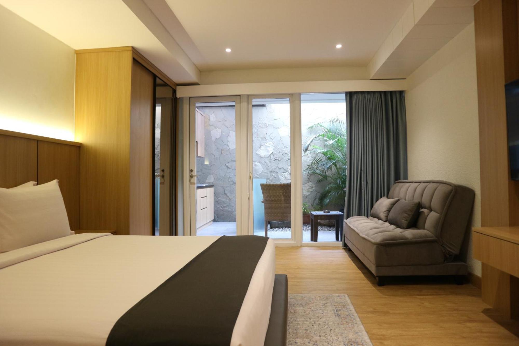 Treehouse Suites - Boutique Serviced Apartment Джакарта Экстерьер фото