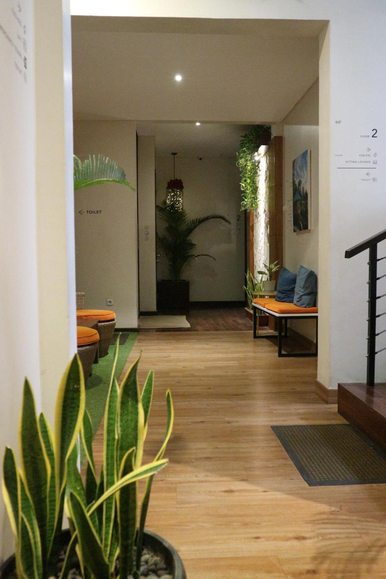 Treehouse Suites - Boutique Serviced Apartment Джакарта Экстерьер фото