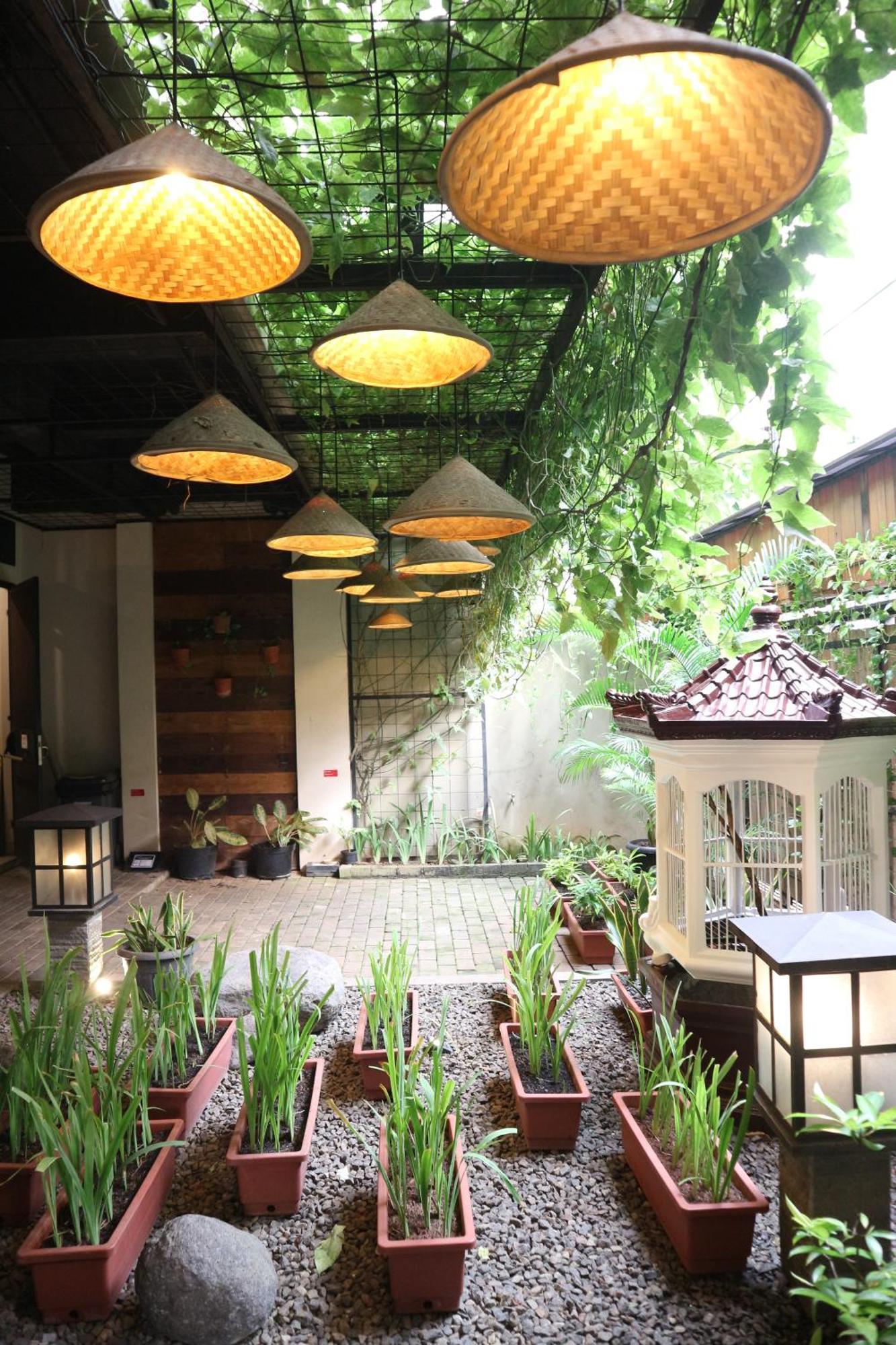 Treehouse Suites - Boutique Serviced Apartment Джакарта Экстерьер фото
