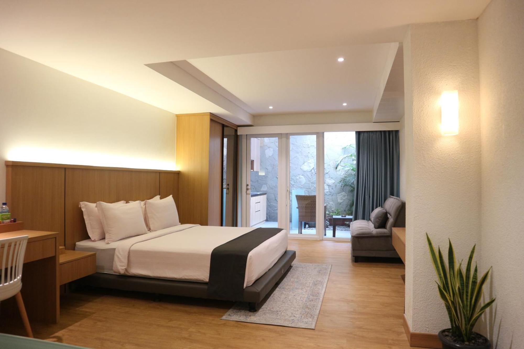 Treehouse Suites - Boutique Serviced Apartment Джакарта Экстерьер фото