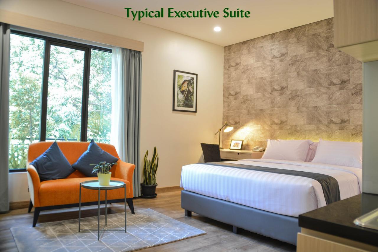 Treehouse Suites - Boutique Serviced Apartment Джакарта Экстерьер фото
